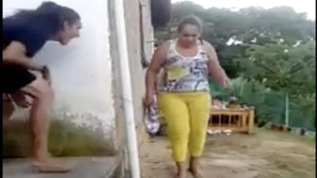 Una imagen de los instantes previos al sartenazo / Facebook