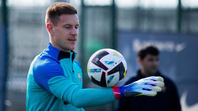 Ter Stegen, sonriente durante un entrenamiento del Barça / FCB