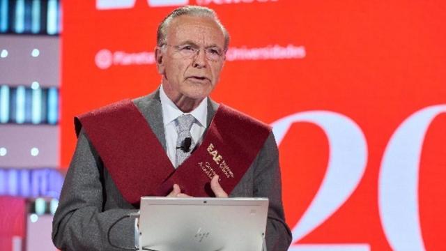 Isidre Fainé, presidente de la Fundación La Caixa, en la ceremonia de graduación de EAE Business School / EP