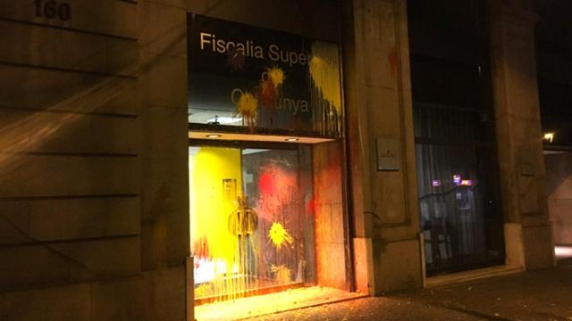 La entrada a la Fiscalía Superior de Cataluña tras el ataque de Arran / TWITTER