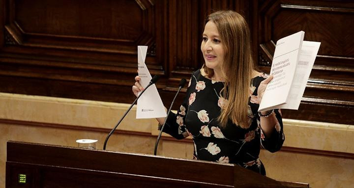 La diputada de Ciudadanos Sonia Sierra, durante una intervención parlamentaria sobre educación / CG