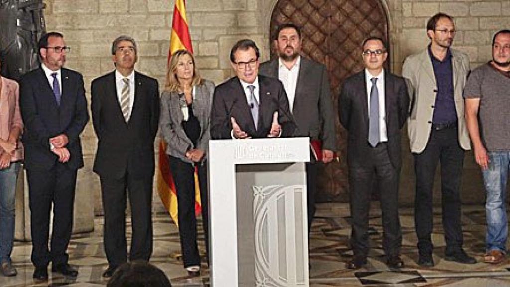 Quim Arrufat (CUP), Marta Rovira (ERC), Ramon Espadaler (UDC), Francesc Homs, Joana Ortega, Artur Mas, Oriol Junqueras (ERC), Jordi Turull (CDC), Joan Herrera (ICV), David Fernández (CUP) y Joan Mena (EUiA), tras la reunión del 3 de octubre