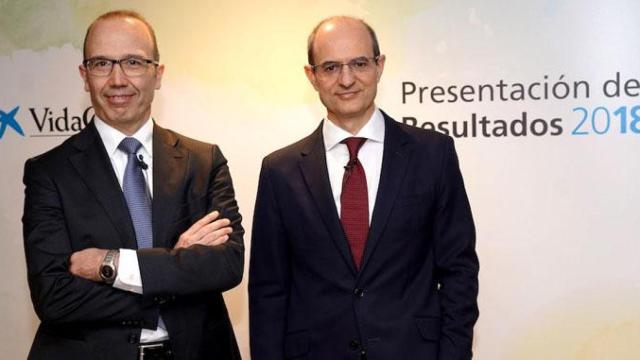 Javier Valle (d), director general de Vidacaixa en la presentación de los resultados de la aseguradora de 2018 / VIDACAIXA