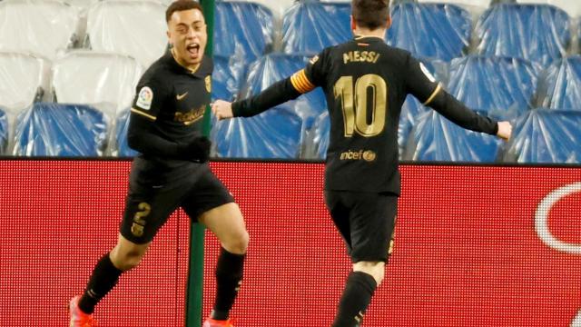 Messi y Dest celebrando el gol contra la Real Sociedad / EFE