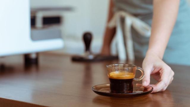 Café recién hecho en cafeteras / PEXELS