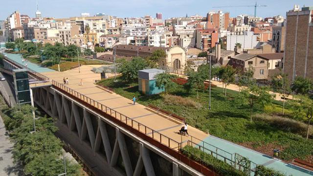 Vista aérea de la Rambla de Sants, el 'cajón', desde la calle Antoni de Capmany / CG