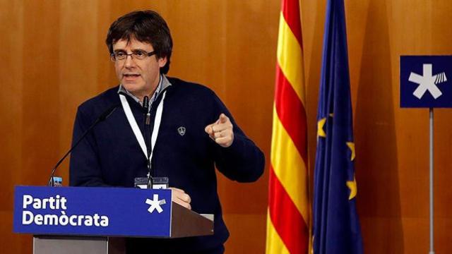 El presidente de la Generalitat, Carles Puigdemont, durante su intervención ante el consell nacional del PDeCat, poco después de que la CUP anunciara que darán apoyo a los Presupuestos de la Generalitat de 2017, aunque con la condición de que se celebre e