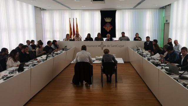 El pleno del Ayuntamiento de Sant Cugat que ha rechazado el traslado del jesuita Pere Sala / TWITTER