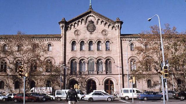 La fachada del edificio histórico de la Universidad de Barcelona en una imagen de archivo.