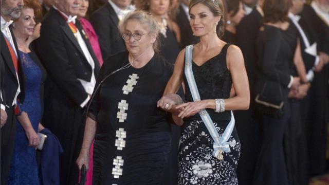 Letizia Ortiz en un evento con las pulseras gemelas