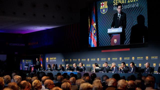 Una foto de Josep Maria Bartomeu ante el Senado del Barça junto a su directiva / FCB