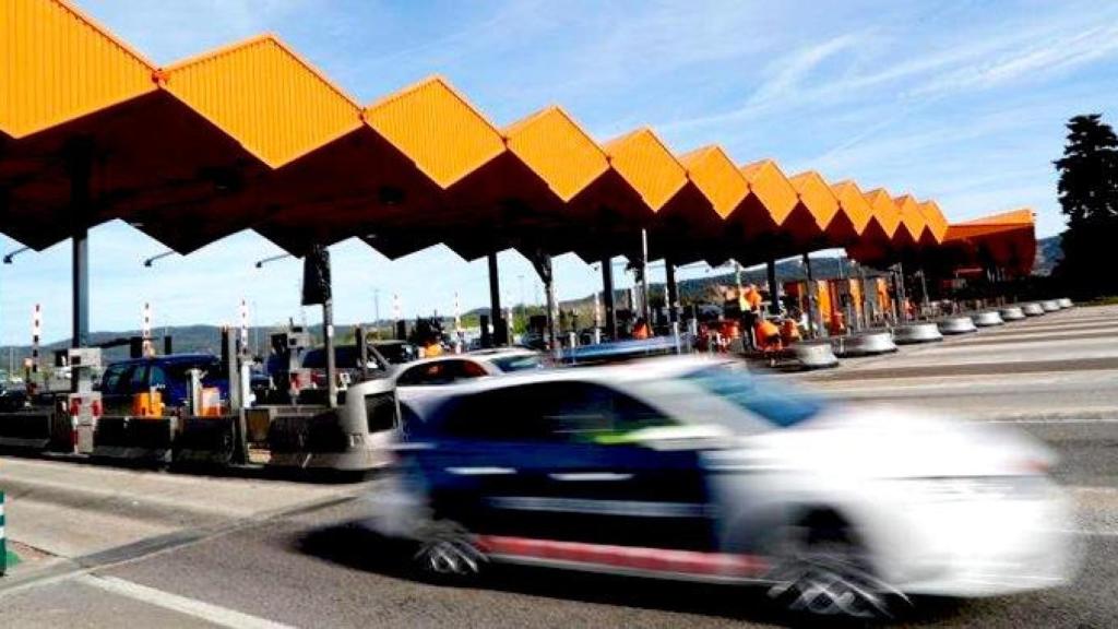 Uno de los peajes de Abertis en Cataluña / EFE