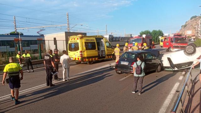 El accidente ha tenido lugar en la N-II, frente a la estación de tren de Arenys de Mar / AJUNTAMENT ARENYS DE MAR
