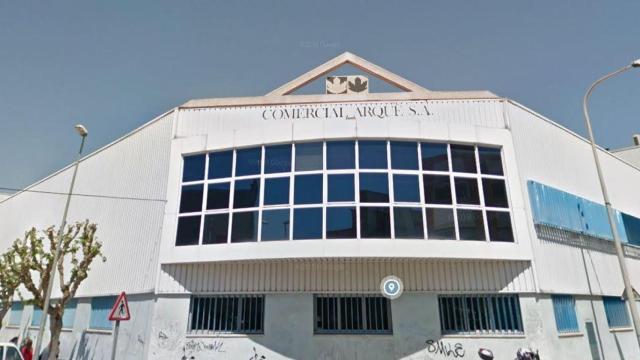 Sede de Comercial Arqué en Hospitalet de Llobregat / CG