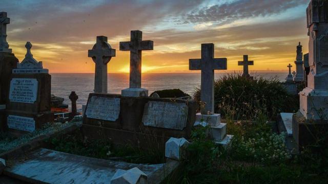 Tumbas en un cementerio / PIXABAY