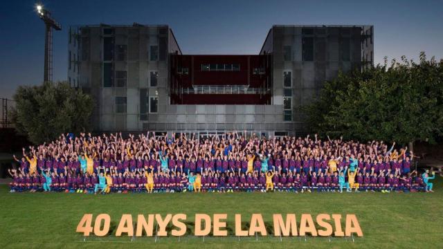 Los canteranos de la Masía del Barça, en una foto por los 40 aniversario / FC Barcelona