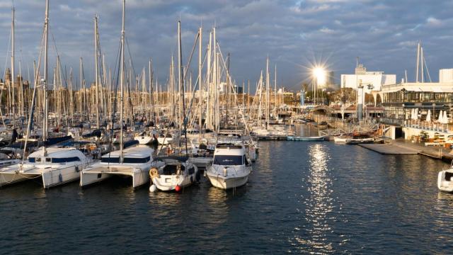 Yates atracados en Barcelona / LUIS MIGUEL AÑÓN (CG)