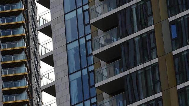 Conjunto de inmuebles en referencia a varias empresas del sector inmobiliario que se evaden de Cataluña / EFE