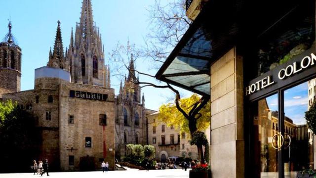 Entrada del Hotel Colón de Barcelona