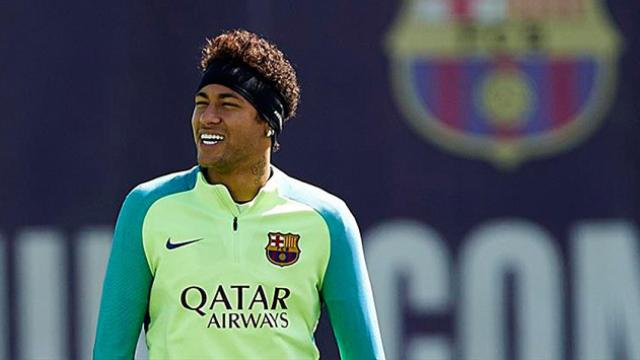 El jugador del FC Barcelona Neymar, durante un entrenamiento en la ciudad deportiva Joan Gamper / EFE