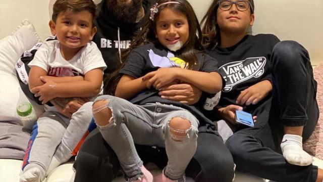 arturo vidal con sus hijos