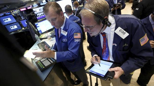 Dos brokers en Wall Street, la Bolsa de Nueva York / EFE