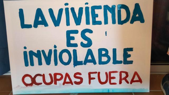 Pancartas de los vecinos de Calella contra unos okupas / CEDIDA