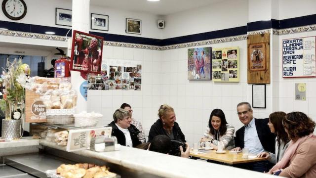 Inés Arrimadas durante su visita a la horchatería que quieren boicoter los 'indepes' / CIUDADANOS