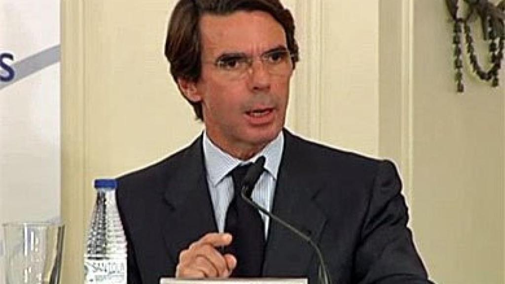 El ex presidente del Gobierno José María Aznar, durante su conferencia de este lunes en San Sebastián