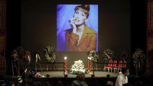 Capilla ardiente de Verónica Forqué, en la que todas las personas que la querían se han podido despedir de ella / EFE