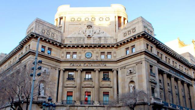 Edificio Caixa Catalunya en Barcelona / CG