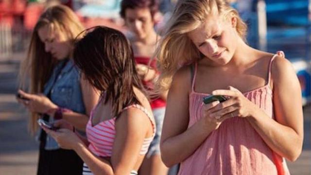 Jóvenes, menores de 25 años, los que más piden ayuda económica a sus familias, imagen de archivo