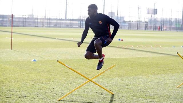 Una foto de archivo de Samuel Umtiti durante un entrenamiento / FCB