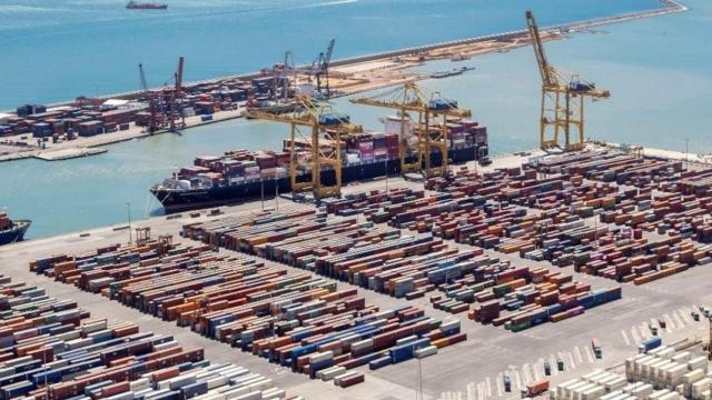 Contenedores de mercancías en el Puerto de Barcelona, infraestructura clave para las exportaciones de Cataluña / EP