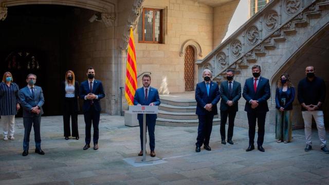 El presidente del Govern, Pere Aragonès, con los consejeros Jaume Giró y Roger Torrent y los líderes de Foment del Treball, Pimec, CCOO y UGT / EP