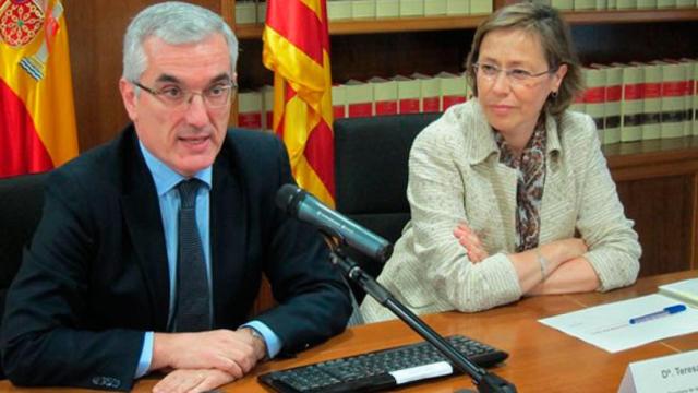 Teresa Ribas (d), directora de la Agencia Tributaria de Cataluña, se marcha al Ayuntamiento de Barcelona / EP