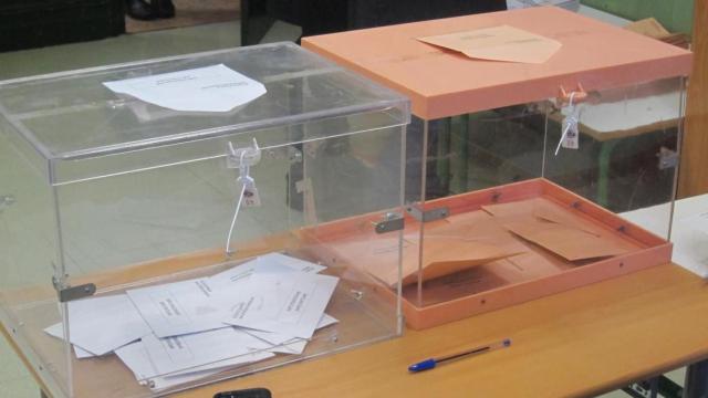 Urnas en una mesa electoral en una imagen de archivo / EUROPA PRESS