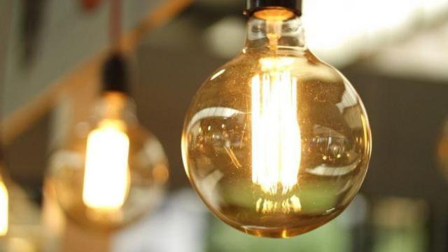 La luz vuelve a dispararse por la subida de las materias primas por la guerra en Ucrania / EP