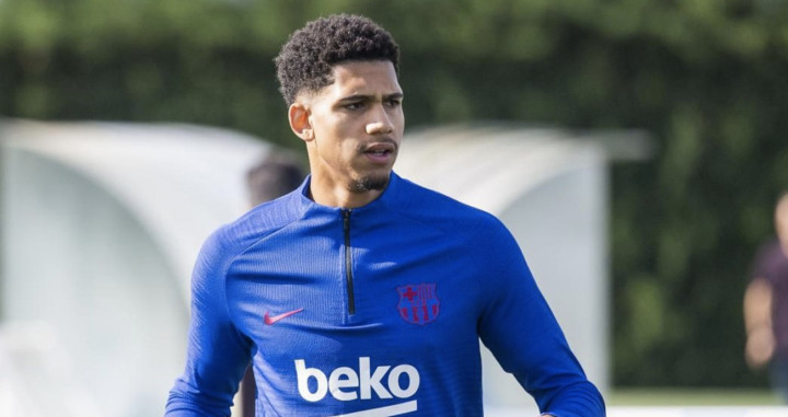 Una foto de Ronald Araújo durante un entrenamiento del Barça / FCB