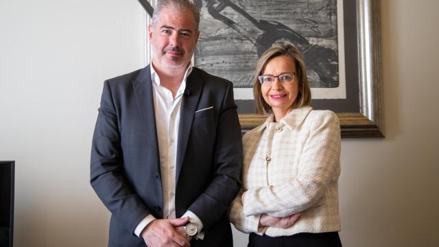 Anna Puigdevall, directora general de la Asociación de Agentes Inmobiliarios de Cataluña, y Vicenç Hernández Reche, presidente de la Asociación Nacional de Agentes Inmobiliarios y CEO de Tecnotramit / GALA ESPÍN