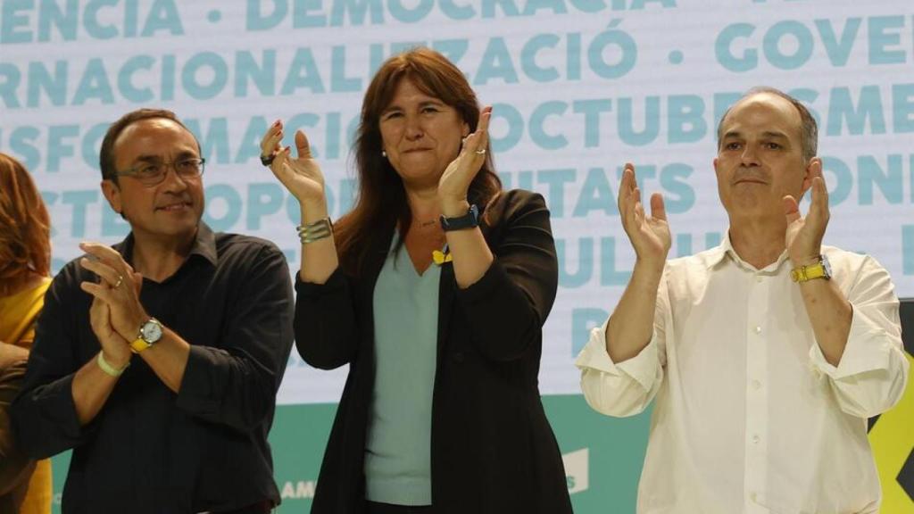 La presidenta de JxCat, Laura Borràs, junto a Josep Rull y Jordi Turull / EFE