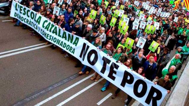 Manifestación nacionalista a favor de la inmersión monolingüe obligatoria en catalán en las escuelas de Cataluña que defiende ERC / EFE