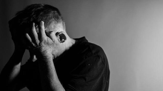 Un hombre sufre un trastorno mental / Creative Commons