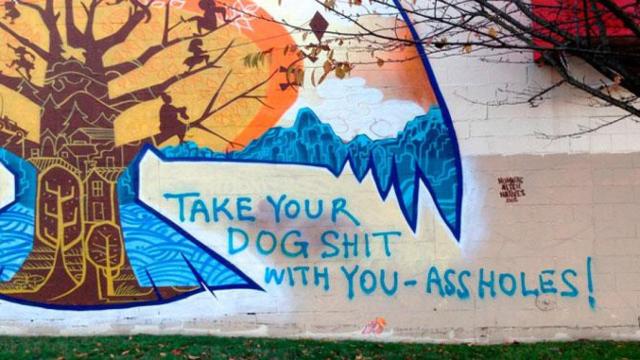 Grafiti que denuncia la suciedad en las ciudades / PXHERE