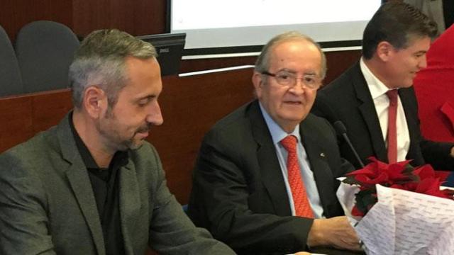 El presidente de Pimec, Josep González (c), junto al secretario general, Antonio Cañete (d), y el representante del comité ejecutivo Miquel Camps (i) / CG