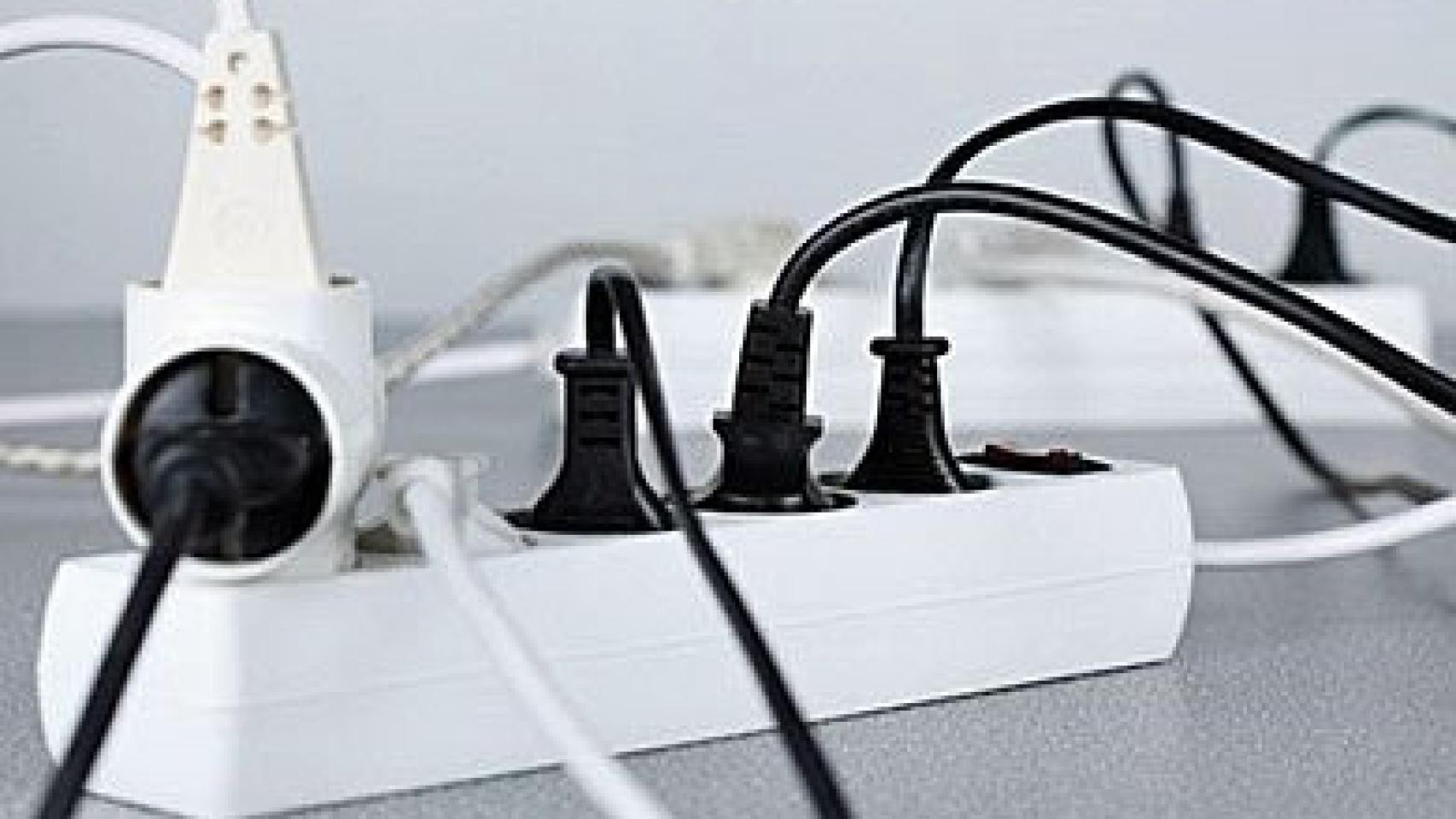 El mercado descuenta que la electricidad se quedará en los precios previos a la guerra en Ucrania pese a las medidas del Gobierno