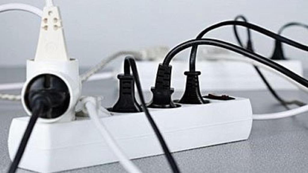 El mercado descuenta que la electricidad se quedará en los precios previos a la guerra en Ucrania pese a las medidas del Gobierno