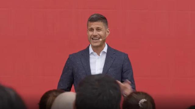 Othman Ktiri, el empresario que ha repartido un aguinaldo de un millón de euros entre sus trabajadores /INSTAGRAM