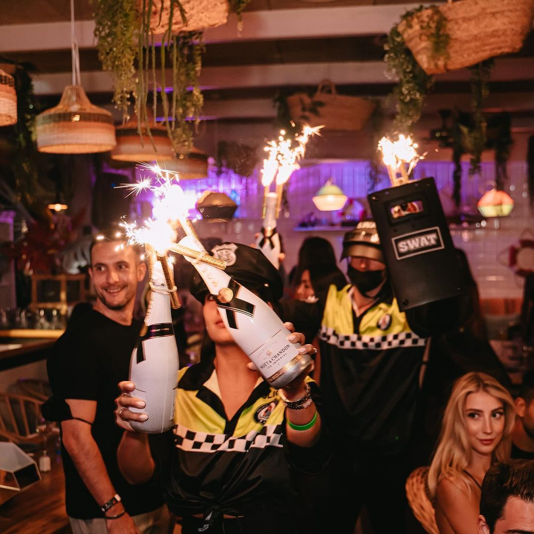 Una fiesta dentro del local de Marina Bay en Barcelona / Instagram