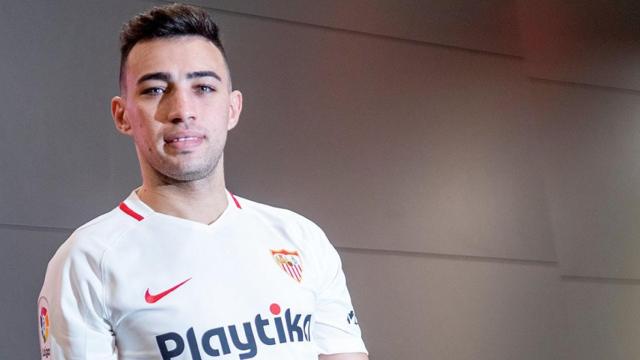 El delantero Munir El Haddadi, procedente del Barcelona, durante su presentación como nuevo jugador del Sevilla FC / EFE